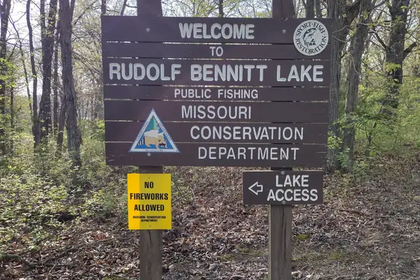 Entrance sign for Rudolf Bennitt Lake and the conservation area